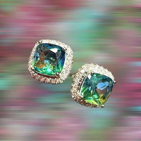 Silver and Green Gemstone
Square Stud Earring - Picture 5 of 16